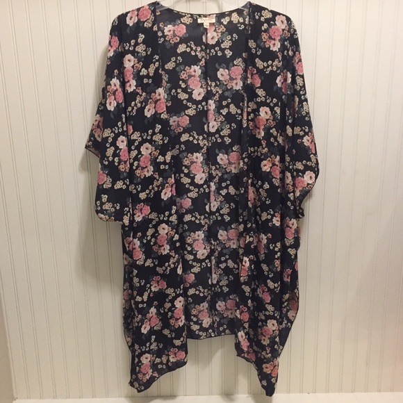 Tops - NWOT Floral print sheer kimono